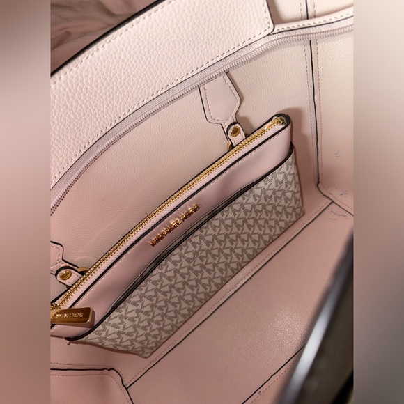 Baby pink Michael kors tote set - Picture 7 of 10